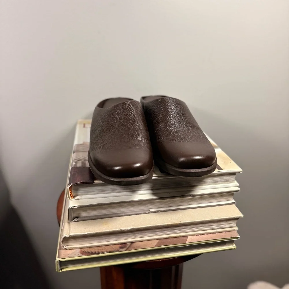 Easy Spirit Women’s Size 8 Brown Leather Slip-On Shoes
